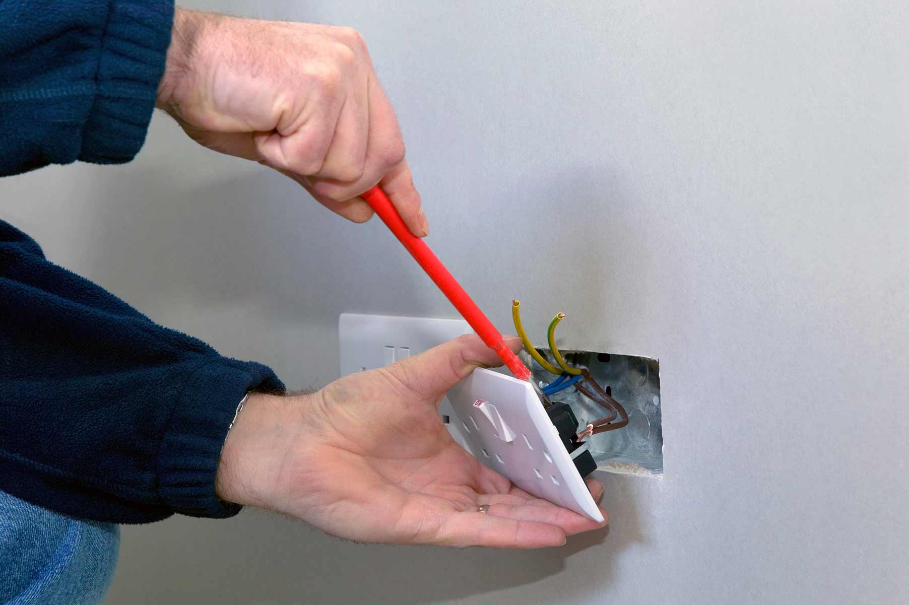 Our electricians can install plug sockets for domestic and commercial proeprties in Birkenhead and the local area. 
